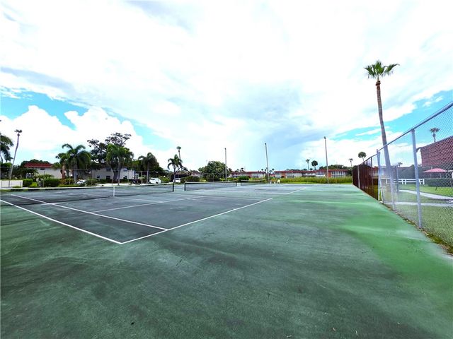 33 Pine Arbor Lane 105, Vero Beach, FL 32962