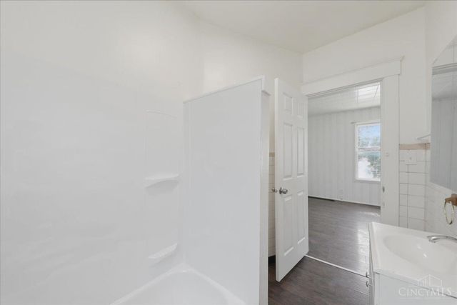 6801 Fairpark Avenue, Cincinnati, OH 45216
