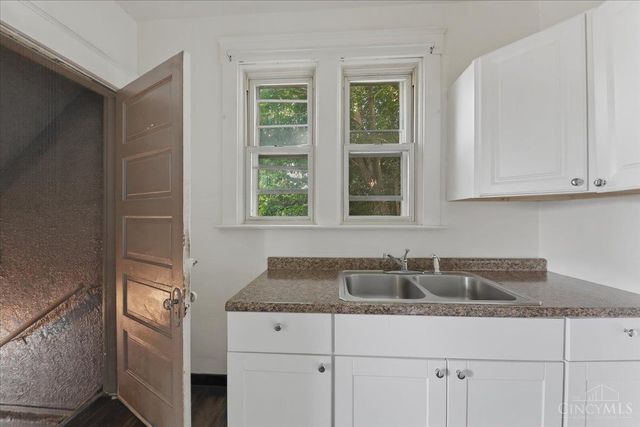 6801 Fairpark Avenue, Cincinnati, OH 45216
