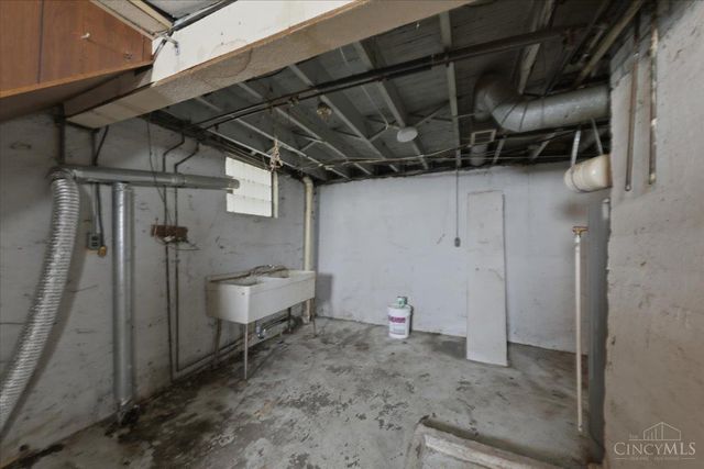 6801 Fairpark Avenue, Cincinnati, OH 45216