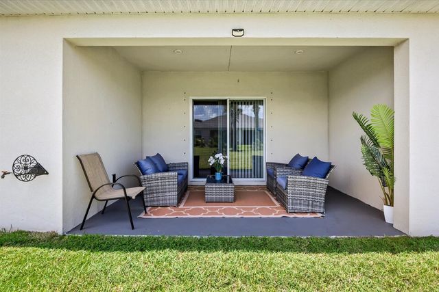 843 Persimmon Place, Fort Pierce, FL 34981