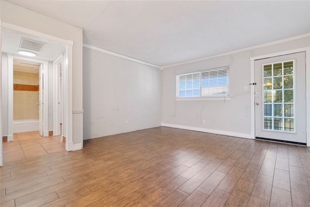 1207 W Wall Street 4, Grapevine, TX 76051
