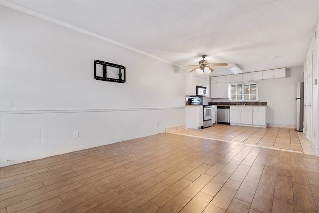 1207 W Wall Street 4, Grapevine, TX 76051