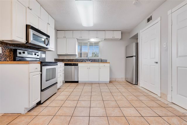 1207 W Wall Street 4, Grapevine, TX 76051