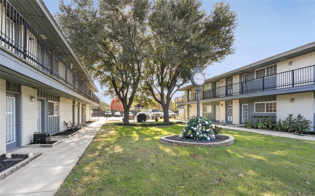 1207 W Wall Street 4, Grapevine, TX 76051