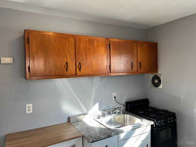 1002 Winfield Avenue, Cincinnati, OH 45205