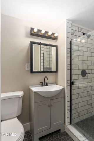 114 Whisperwood Lane, Johnson City, TN 37601