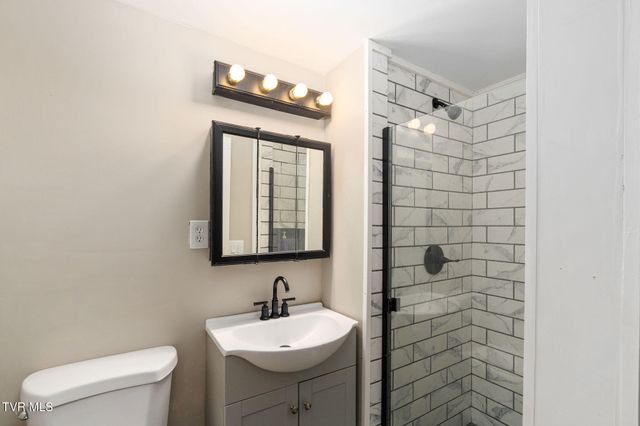 114 Whisperwood Lane, Johnson City, TN 37601