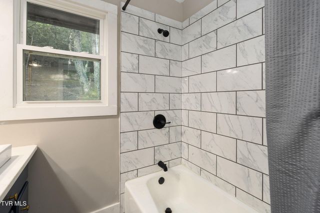 114 Whisperwood Lane, Johnson City, TN 37601