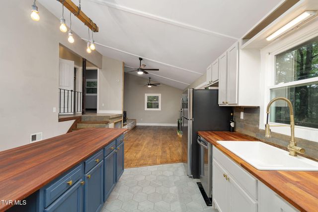 114 Whisperwood Lane, Johnson City, TN 37601