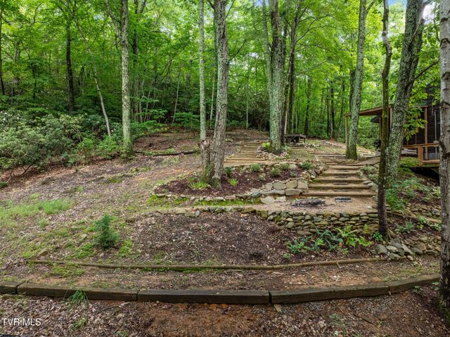 114 Whisperwood Lane, Johnson City, TN 37601