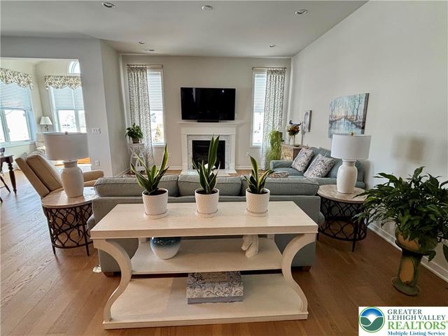 7022 Oak Lane, East Allen Twp, PA 18014