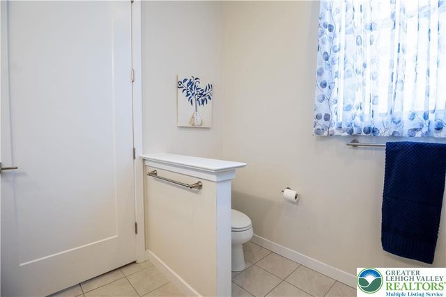 7022 Oak Lane, East Allen Twp, PA 18014