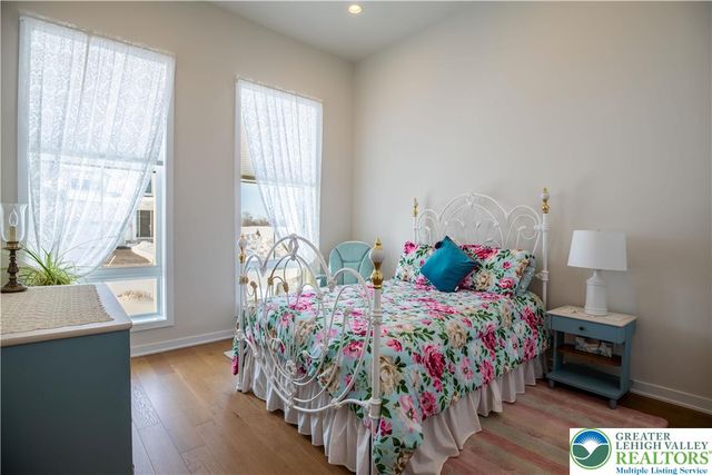 7022 Oak Lane, East Allen Twp, PA 18014