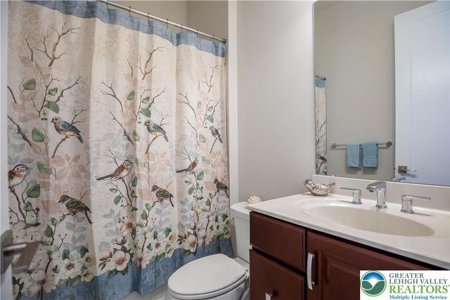 7022 Oak Lane, East Allen Twp, PA 18014