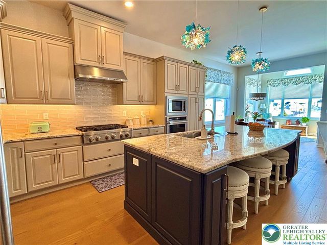 7022 Oak Lane, East Allen Twp, PA 18014