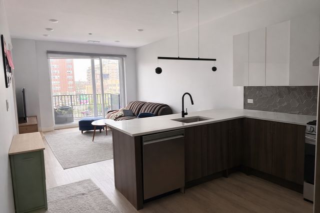 948 W Sunnyside Avenue 404, Chicago, IL 60640