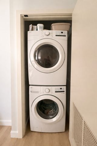 948 W Sunnyside Avenue 404, Chicago, IL 60640