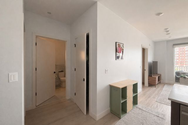 948 W Sunnyside Avenue 404, Chicago, IL 60640