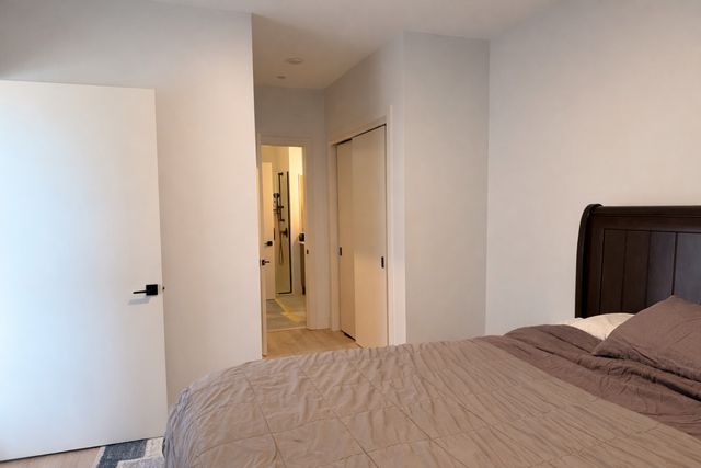 948 W Sunnyside Avenue 404, Chicago, IL 60640