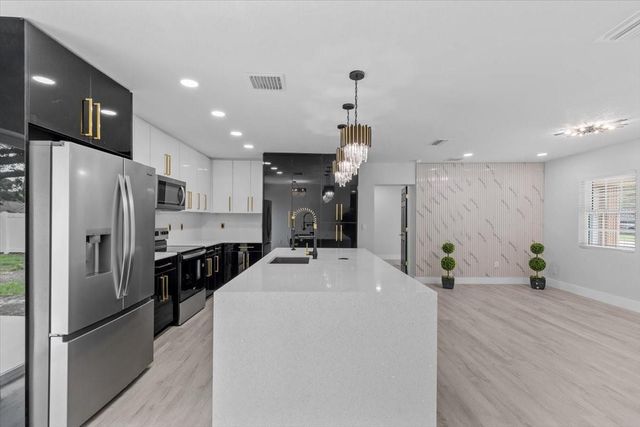 3909 W OKLAHOMA AVENUE, Tampa, FL 33616