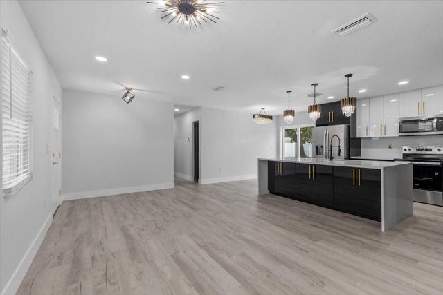 3909 W OKLAHOMA AVENUE, Tampa, FL 33616