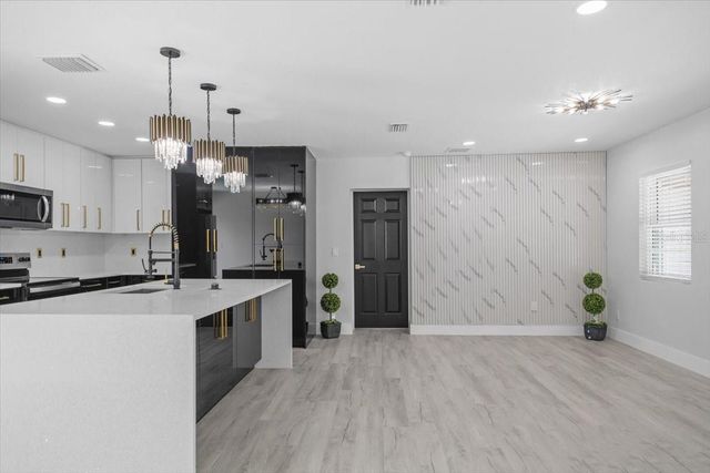 3909 W OKLAHOMA AVENUE, Tampa, FL 33616