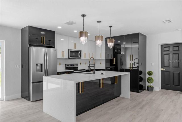 3909 W OKLAHOMA AVENUE, Tampa, FL 33616