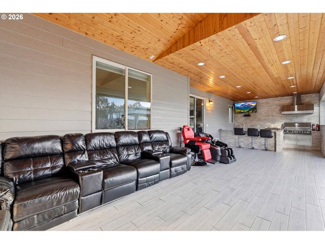 2923 Sw 40TH St, Gresham, OR 97080
