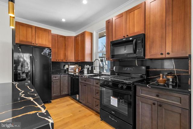 713 CROISSANT PL SE, Washington, DC 20019