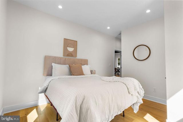 713 CROISSANT PL SE, Washington, DC 20019