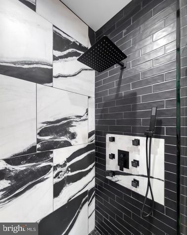 713 CROISSANT PL SE, Washington, DC 20019