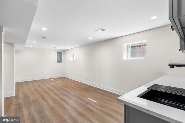 713 CROISSANT PL SE, Washington, DC 20019