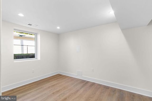 713 CROISSANT PL SE, Washington, DC 20019