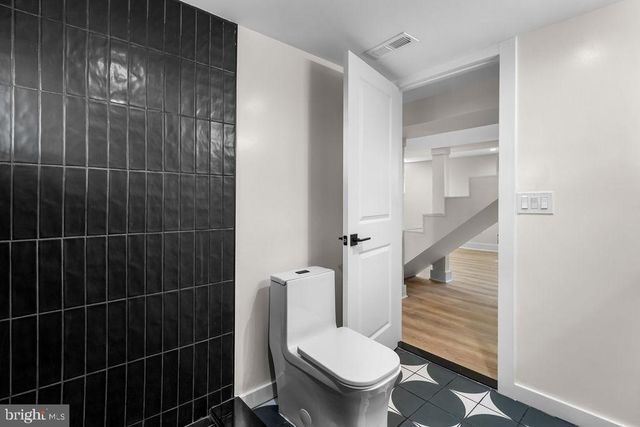 713 CROISSANT PL SE, Washington, DC 20019