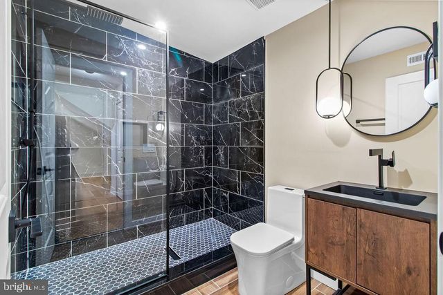 713 CROISSANT PL SE, Washington, DC 20019