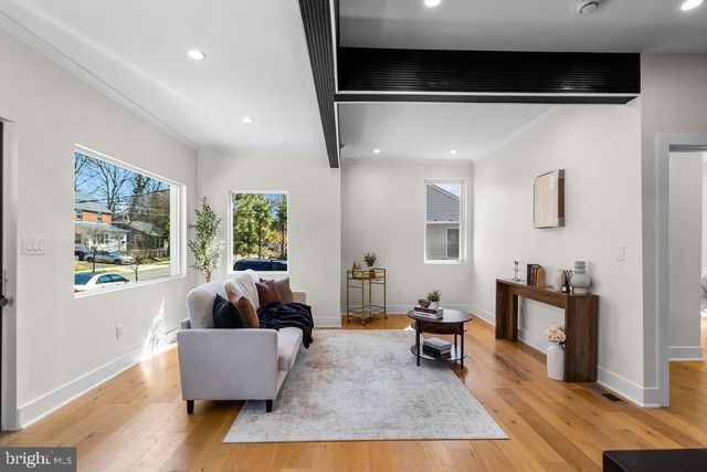 713 CROISSANT PL SE, Washington, DC 20019