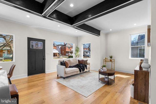 713 CROISSANT PL SE, Washington, DC 20019