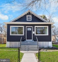 713 CROISSANT PL SE, Washington, DC 20019