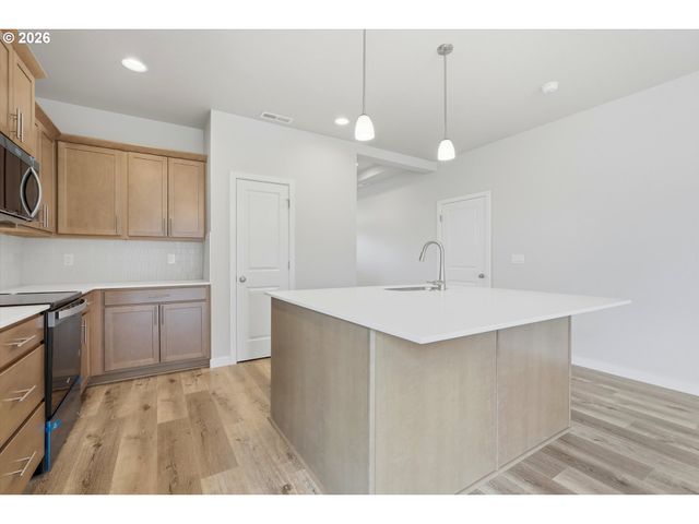 630 E Fourth St, Yamhill, OR 97148