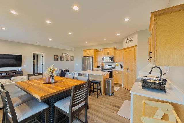 1046 DEVERON Drive, Council Bluffs, IA 51503