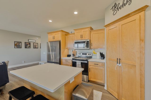 1046 DEVERON Drive, Council Bluffs, IA 51503