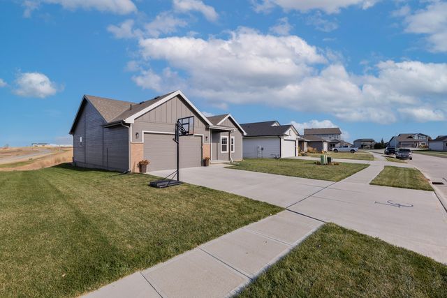 1046 DEVERON Drive, Council Bluffs, IA 51503