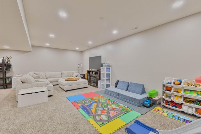 1046 DEVERON Drive, Council Bluffs, IA 51503