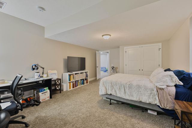 1046 DEVERON Drive, Council Bluffs, IA 51503