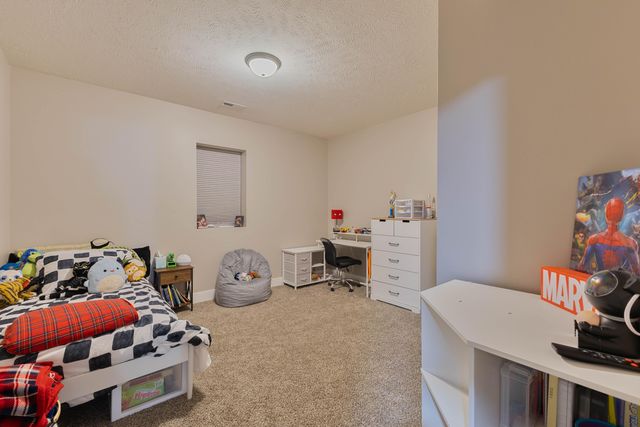 1046 DEVERON Drive, Council Bluffs, IA 51503