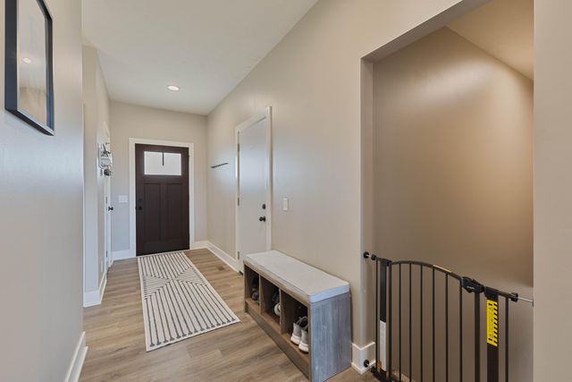 1046 DEVERON Drive, Council Bluffs, IA 51503