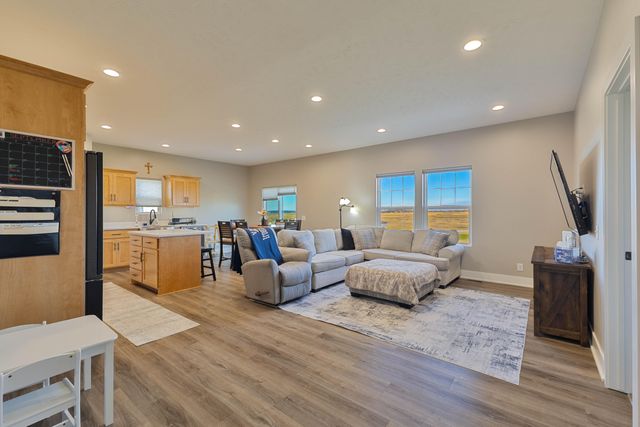 1046 DEVERON Drive, Council Bluffs, IA 51503