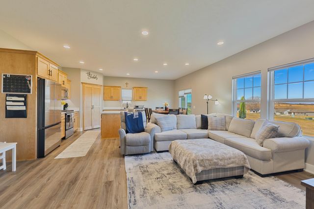 1046 DEVERON Drive, Council Bluffs, IA 51503