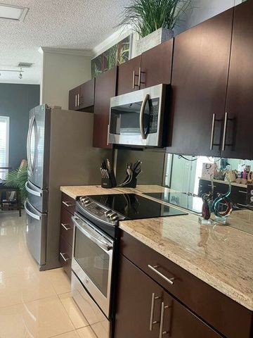 817 Sunglow Street, Boynton Beach, FL 33436